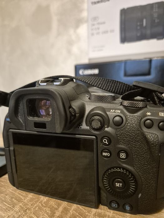 Canon eos r6.      .