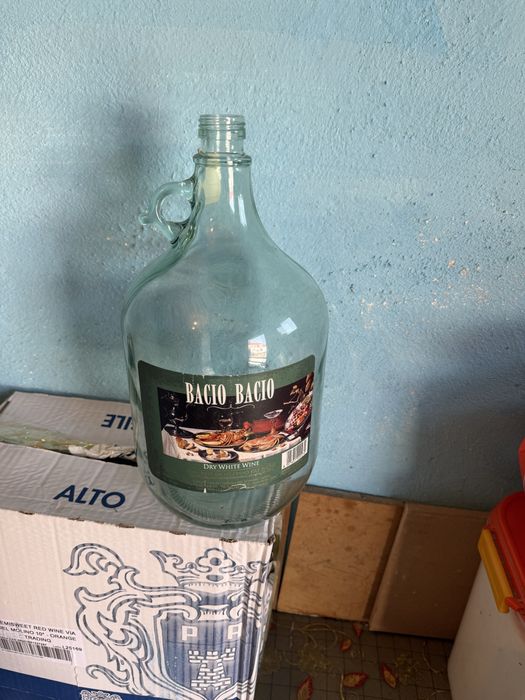 продам бутылки 5 л