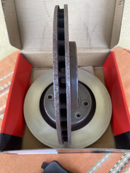 .Спирачни дискове и накладки ,кори за врати на пежо 207 хечбек 2011 г.