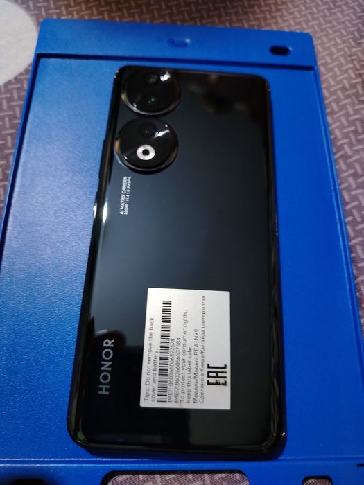 продаём HONOR 90