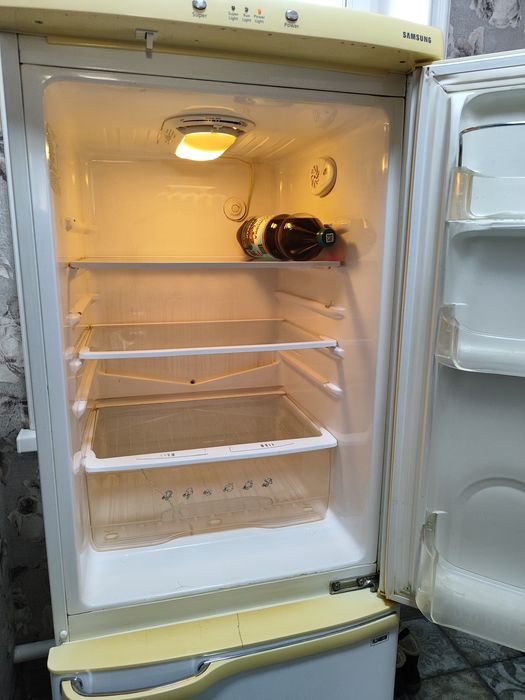 Продам двухкамерный холодильник  Samsung Cool n Cool