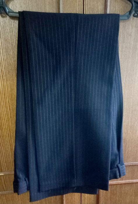 Продадим костюм-тройка