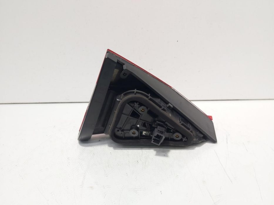 Stop stanga haion, cod 3V5945307D, Skoda Superb III (3V3)