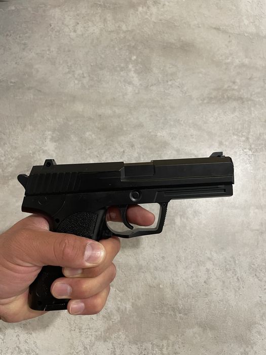 Пистолет железный