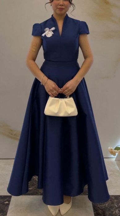 Платья вечерние