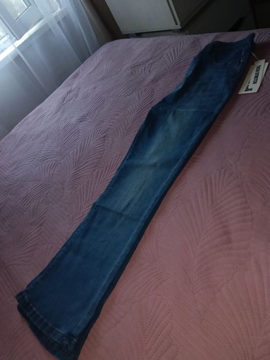 Продам новый клёш джинсы