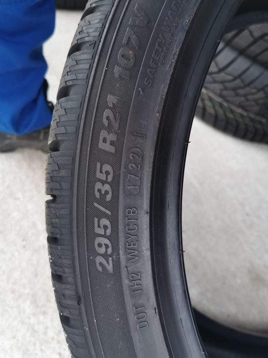 Vand anvelope de iarna 295/35x21 marca Kumho