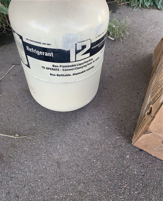 Продам фреон R 12    2004 года для холодильников Ссср