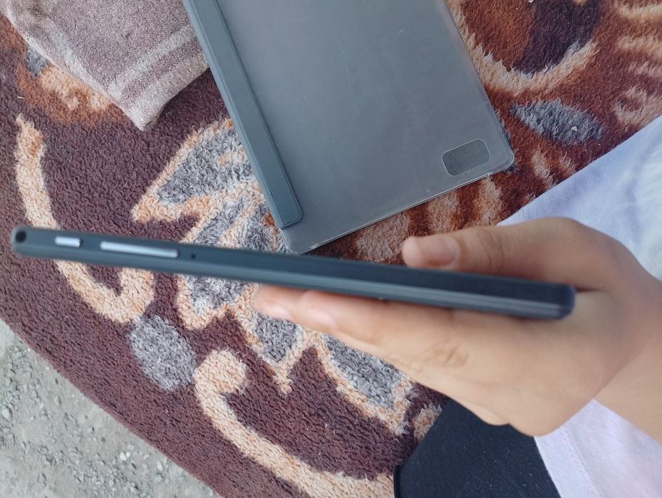 Tabletă PENTRU PIESE, defectă mufa de încărcare. Mai multe detalii în descriere.