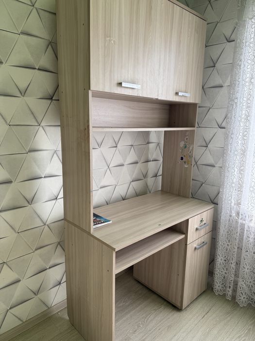 Продам стол -шкаф б/у . Цена 10.000