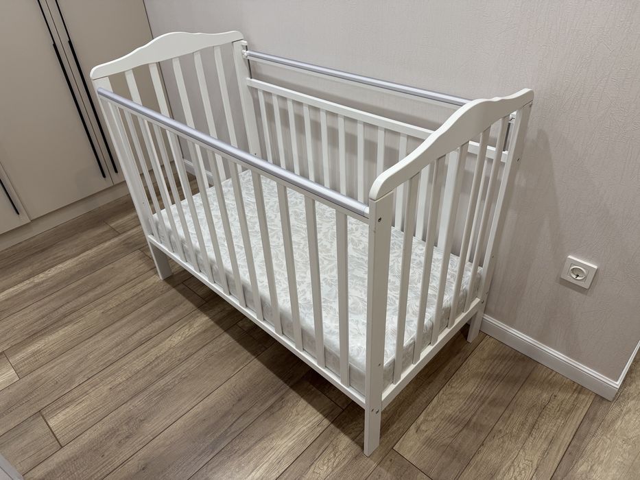 Продам детскую кроватку с матрасом