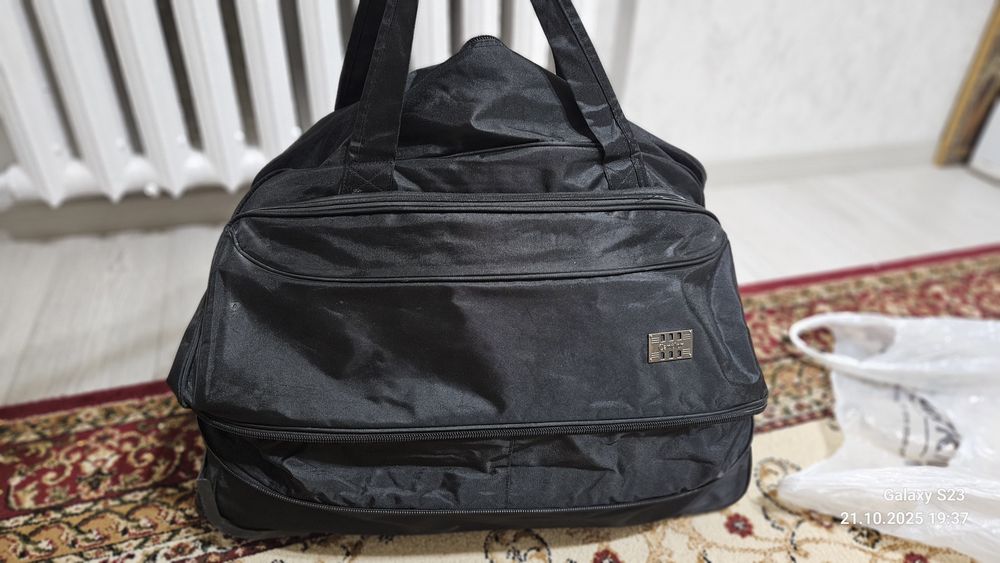 Продам чемодан на колесах