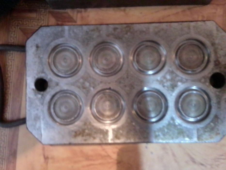 Пресс-форма для деталей автомобилей Газ24" Волга"