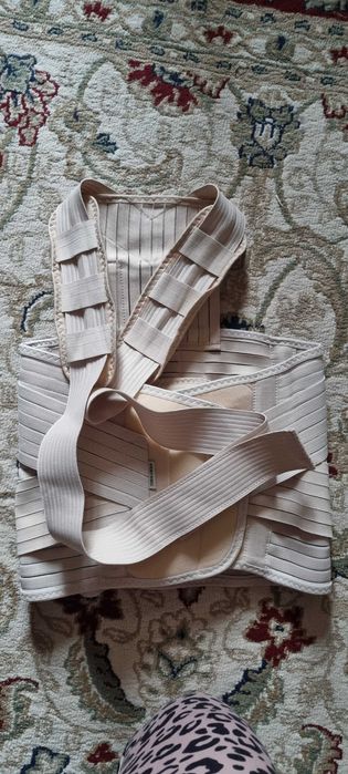 Corset pentru indrptarea spatelui
