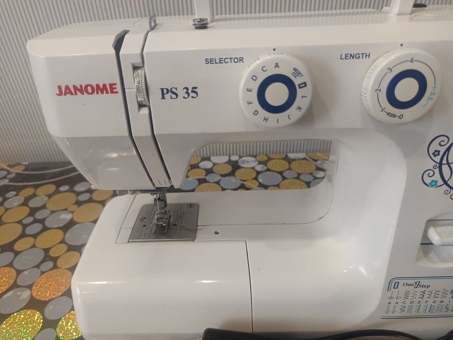Продам швейную машинку Janome PS35