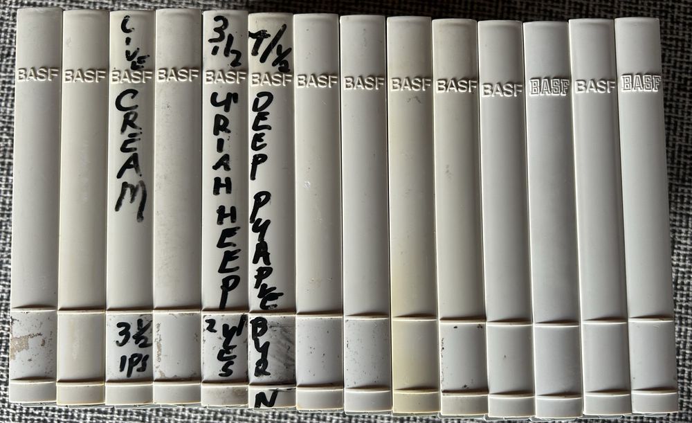 Vand benzi audio in carcase de plastic