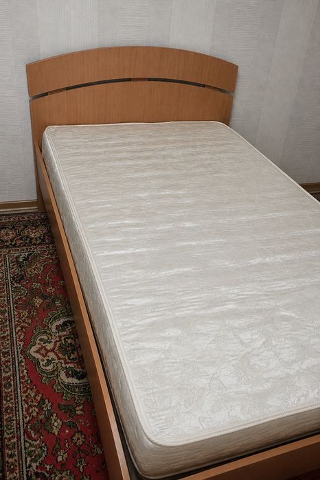 Двуспальная кровать