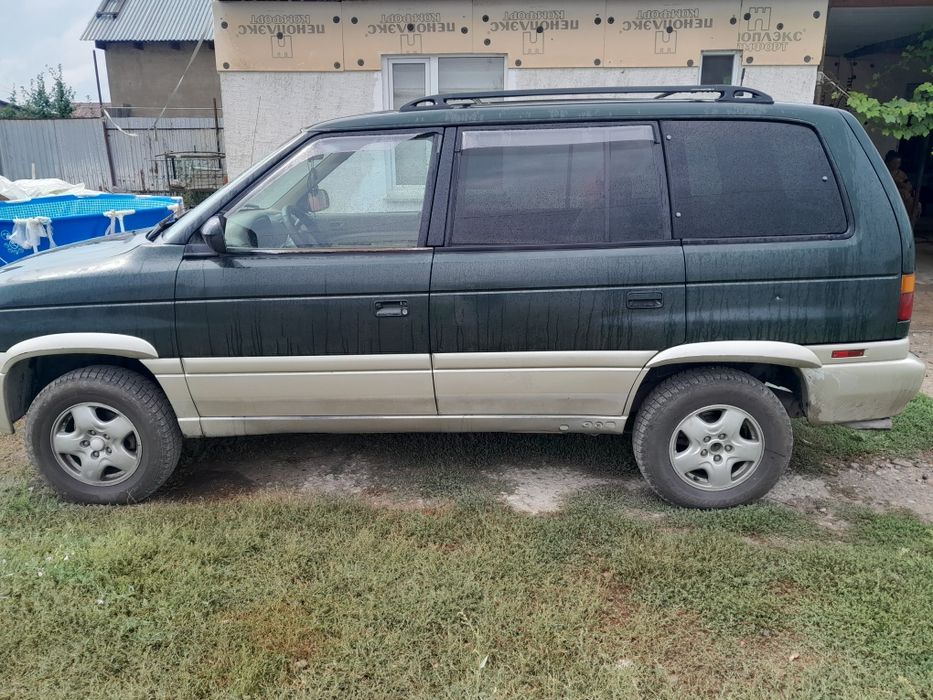 Продаю машину mazda mpv
