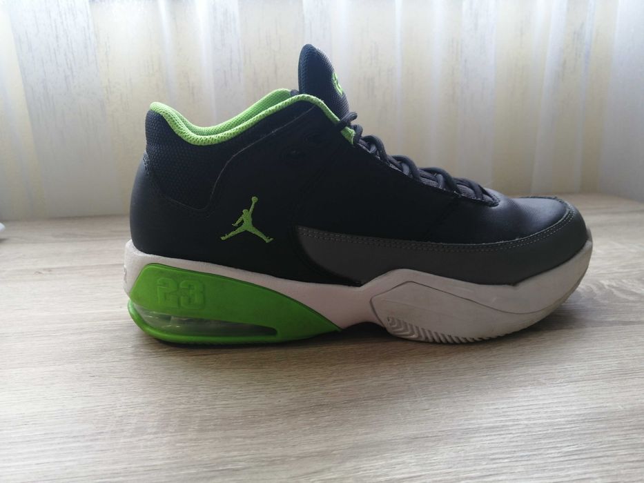 Jordan max aura 3