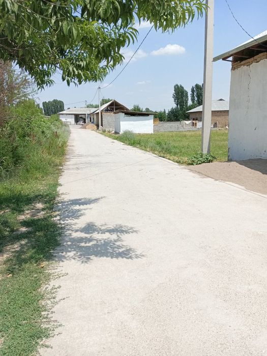 Учаска сотилади 7,2 сотих, 5 хонали уй. Куйлук бозордан 25 км.