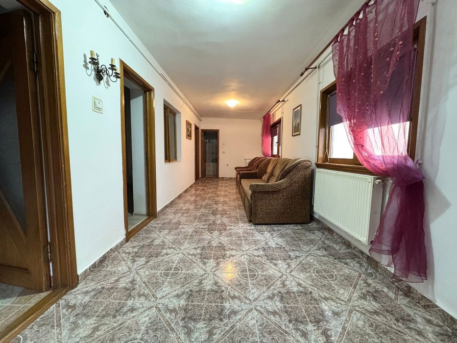 Vand casa in satul catolic + spatiu comercial in aceeasi curte