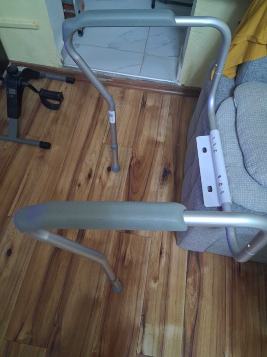 Стойка за тоалетна