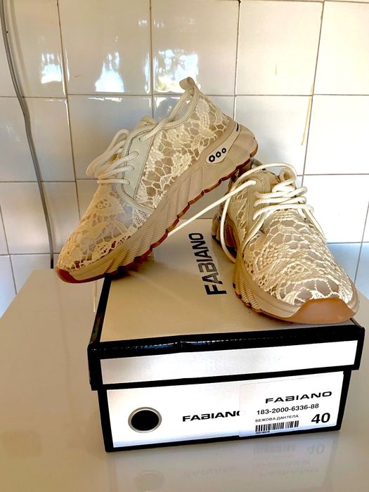 Дамски спортни обувки -нови