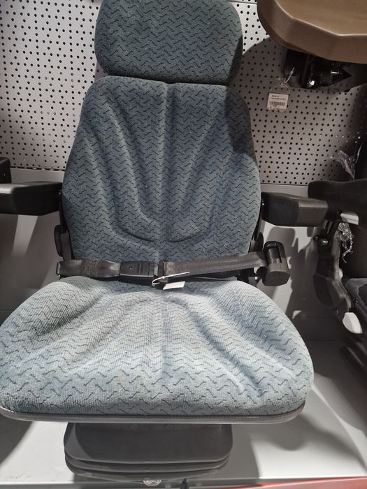 Scaun cu suspensie pneumatica tractor utilaje agricole de tip gramer f