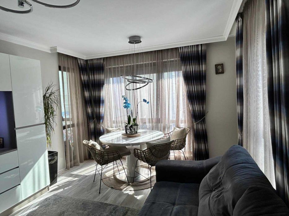 Дава се под наем Тристаен апартамент в Бургас, Център - 90 кв.м за 816 € - Снимка #3