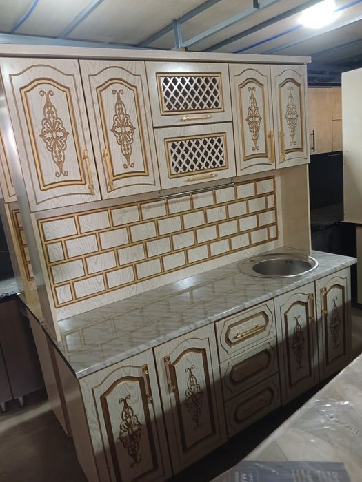 Kirashinni kuxinni shkaf