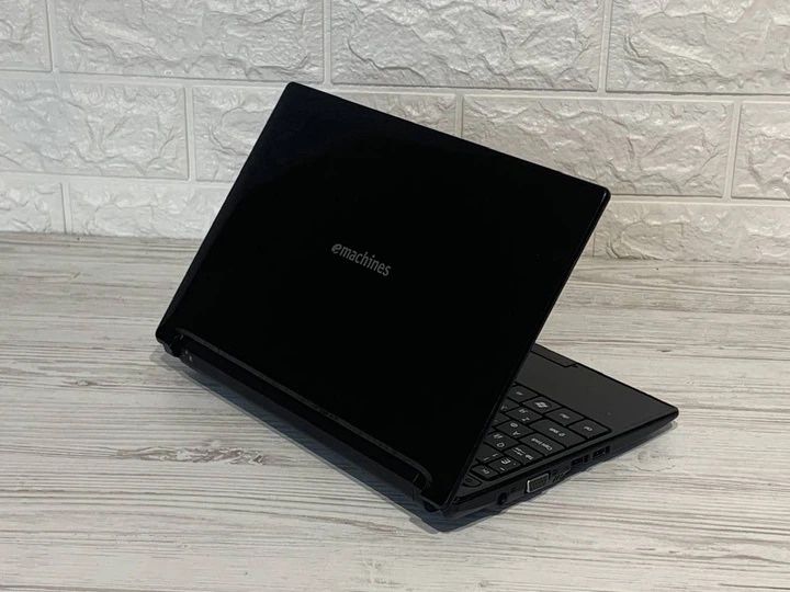 Ноут emachines em 355