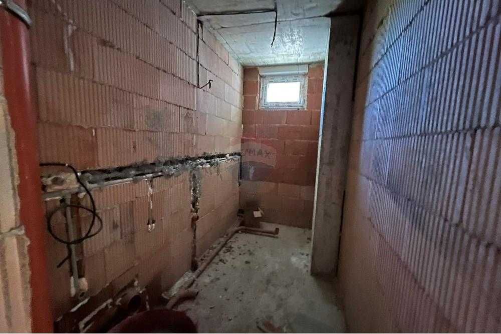 Продава се Тристаен апартамент в Шумен, Пазара - 75 кв.м за 1186 €/кв.м - Снимка #5