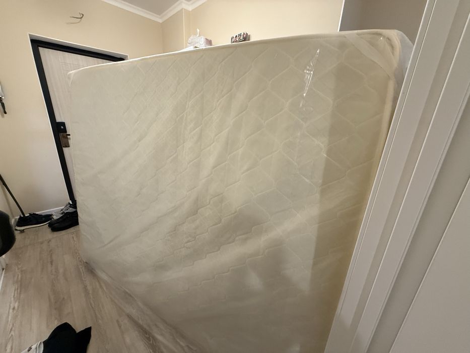 Отдам БУ матрас с топером бесплатно