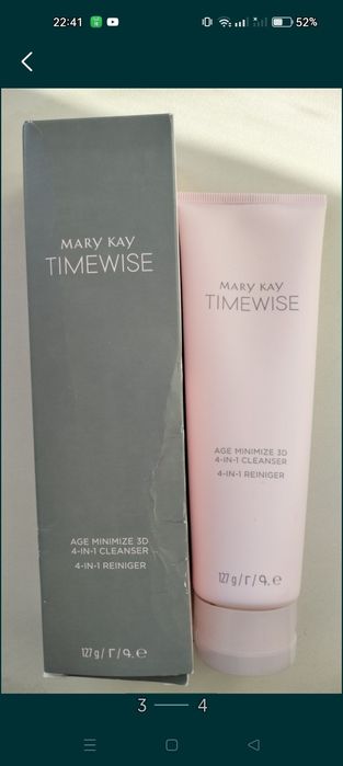 Мицелярная вода, тональный крем.