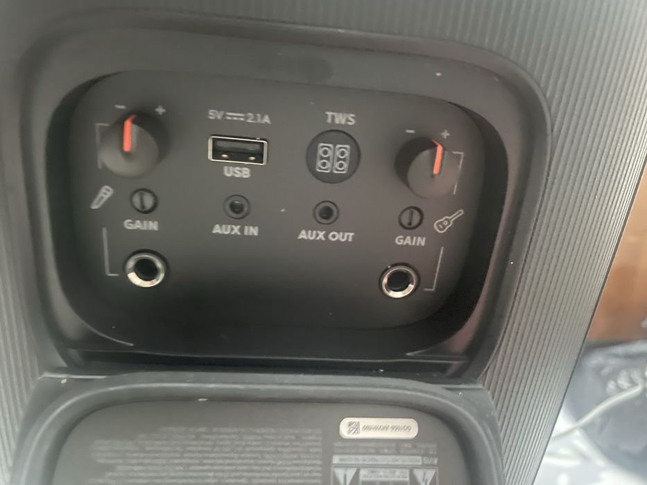 Продам колонку jbl party box 110