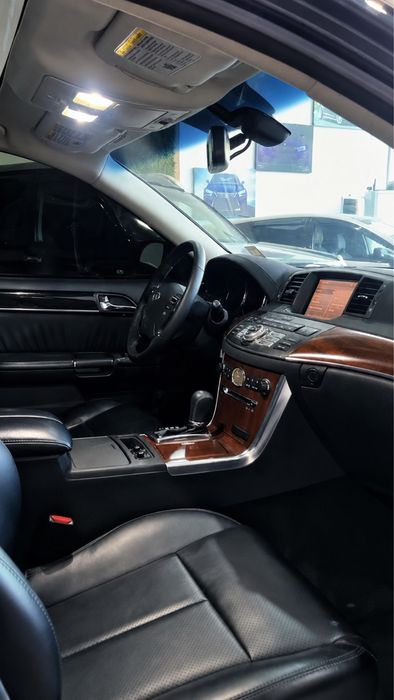 Infiniti M35 Шикарный седан