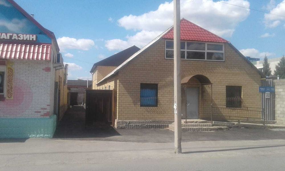 Коммерческие здания склад 43 м2 и гараж 31 м2 + свободная земля 100 м2