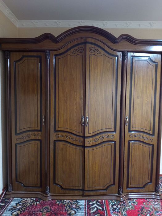 Shkaf spalniy destkiy karvat