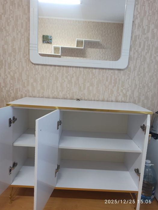 Продам комод с зеркалом