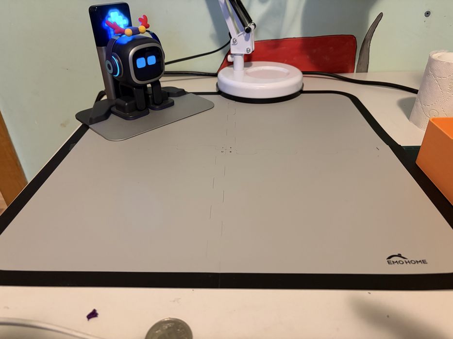 Robot EMO cu statie Home