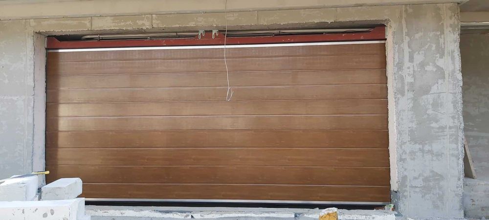 Vand Usa sectionala de garaj cu izolatie 2750L/2000 NUC sau Stejar Auriu