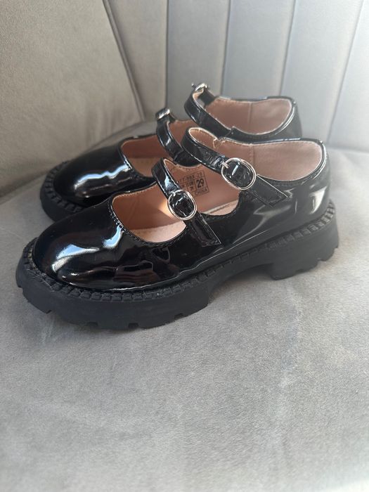 Детски лачени лоуфъри