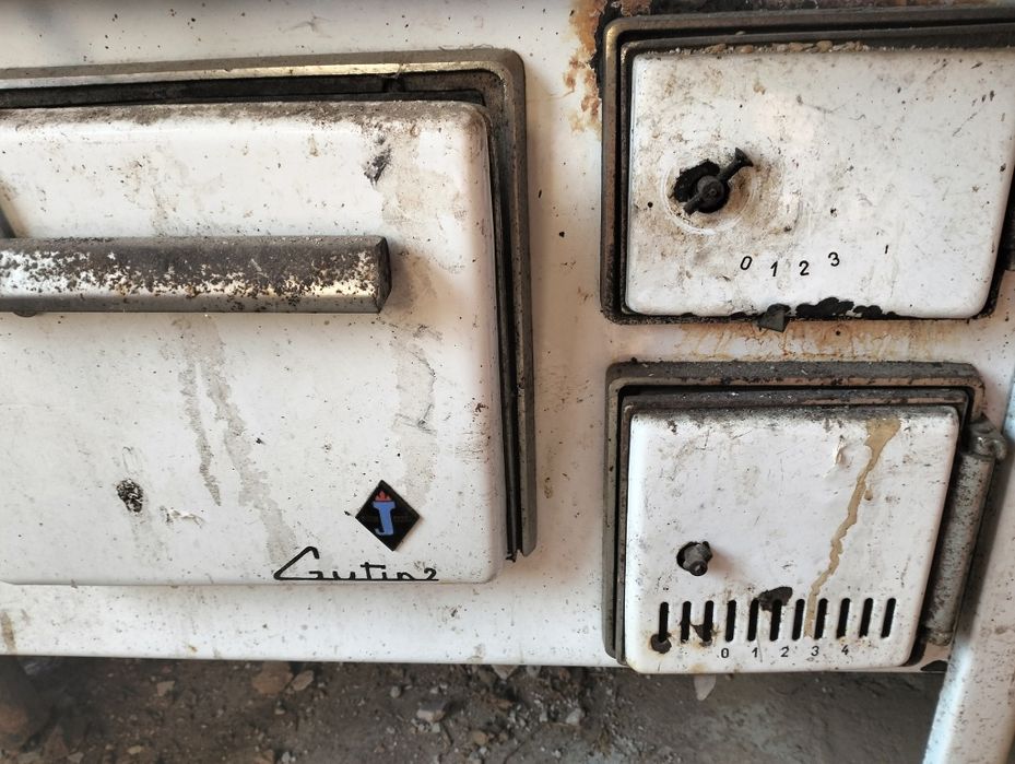 Vând sobă pe lemne românească