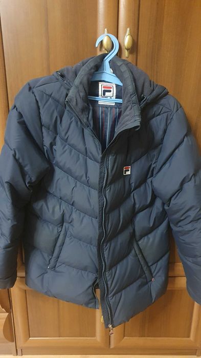 Продам пуховик FILA.