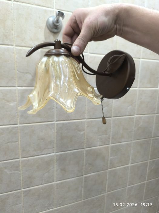 Продам комплект люстру и бра