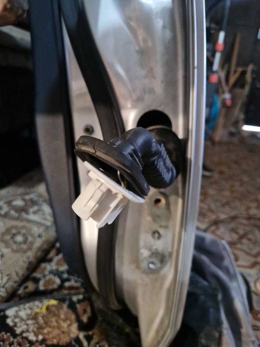 Задна лява врата за Toyota Avensis T27