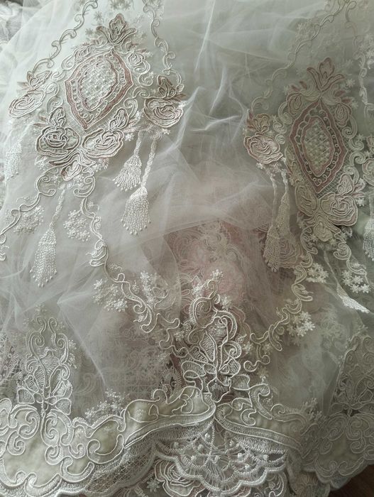 Тюль , скатерти. покрывало,пледы