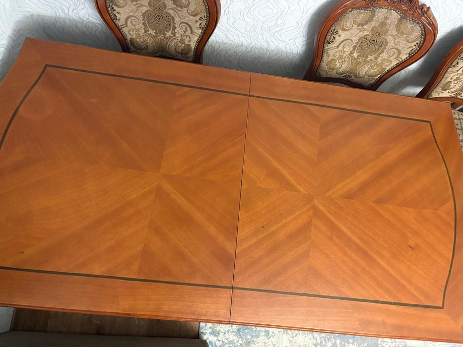 Стол для гостиной