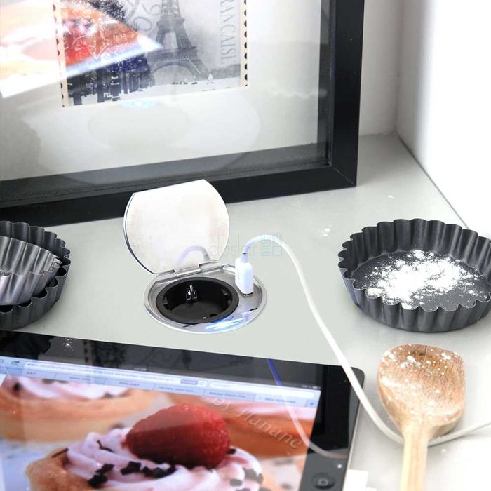 Розетка врезная мебельная