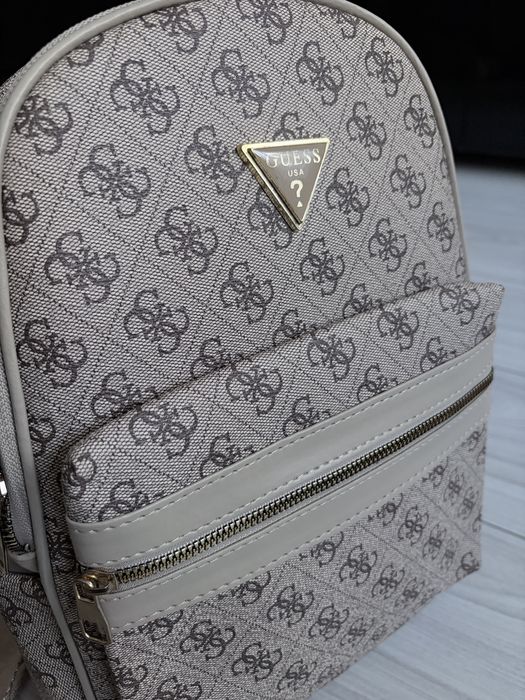 Rucsac Guess.